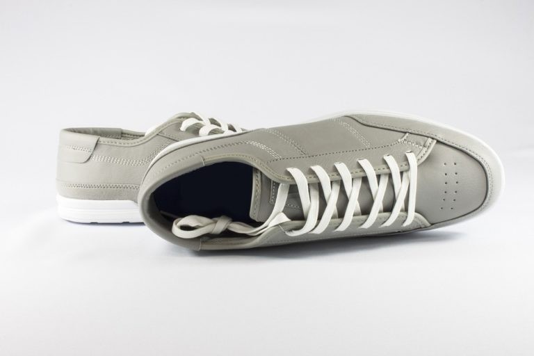 szare sneakersy